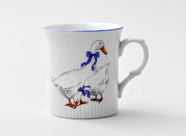 Mug Geese. Two geese - one looks to the right, the other bites Drazkovane