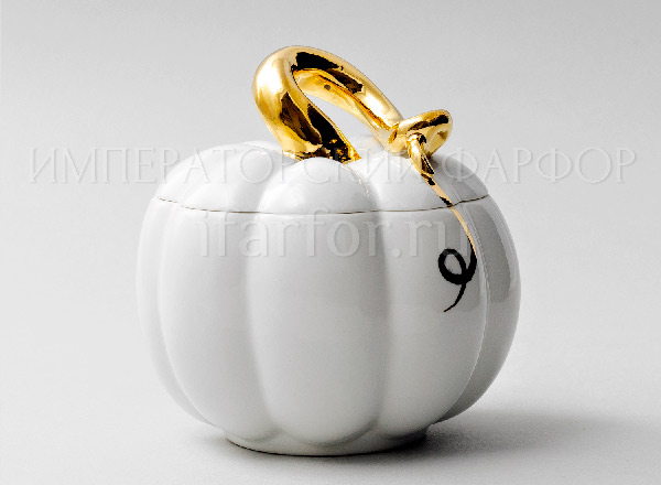 Casket Pumpkin with Gold Pumpkin