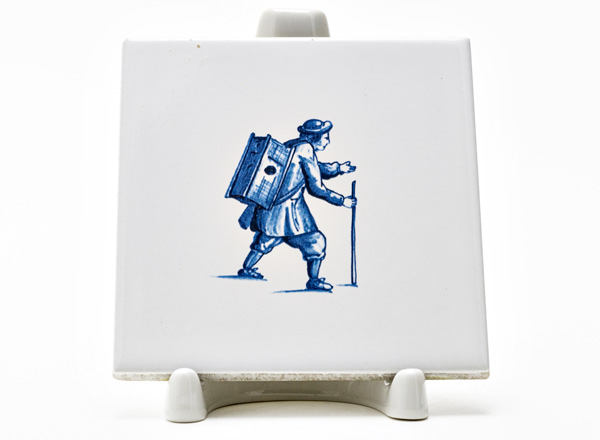 Tile Dutch. The organ grinder 