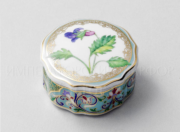 Casket small Flowers and berries of Russia. Incised violet Round