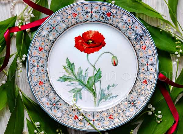 Plate decorative Flowers and berries of Russia. Oriental poppy