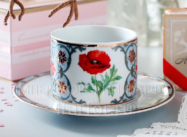 Cup and saucer tea Flowers and berries of Russia. Oriental poppy Solo