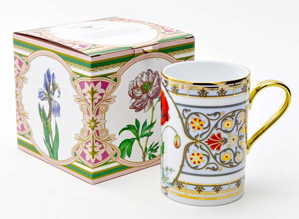 Mug in a gift box Flowers and berries of Russia. Oriental poppy Solo