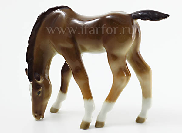 Sculpture Pastured colt Chestnut