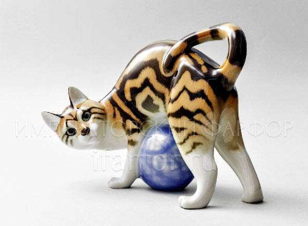 Sculpture Cat with a ball Marble