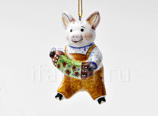 Елочная игрушка Хрюша с гармошкой Хрюша с гармошкой в голубой рубашке