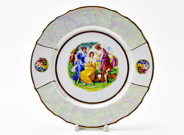 Plate shallow Madonna Mother of Pearl